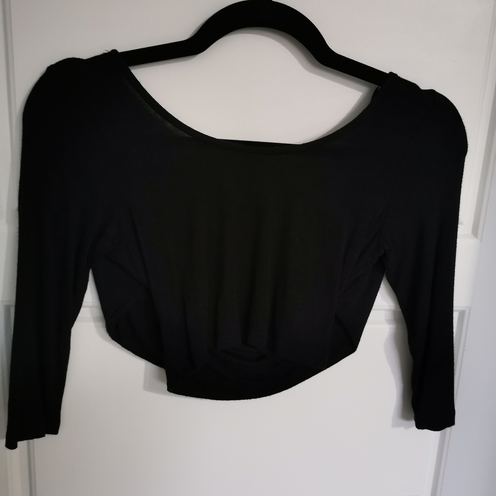 Black cropped shirt